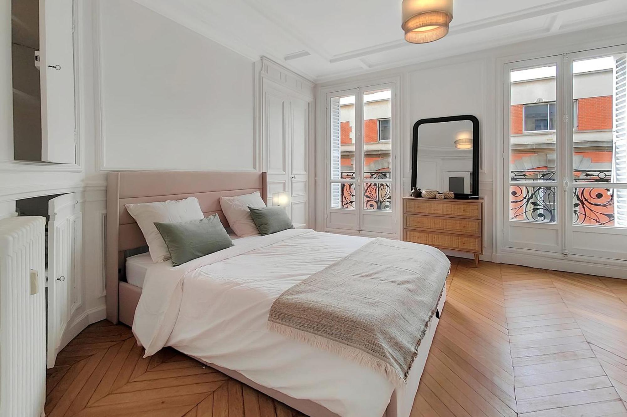 Amazing Refurbished Flat In V Parijs
